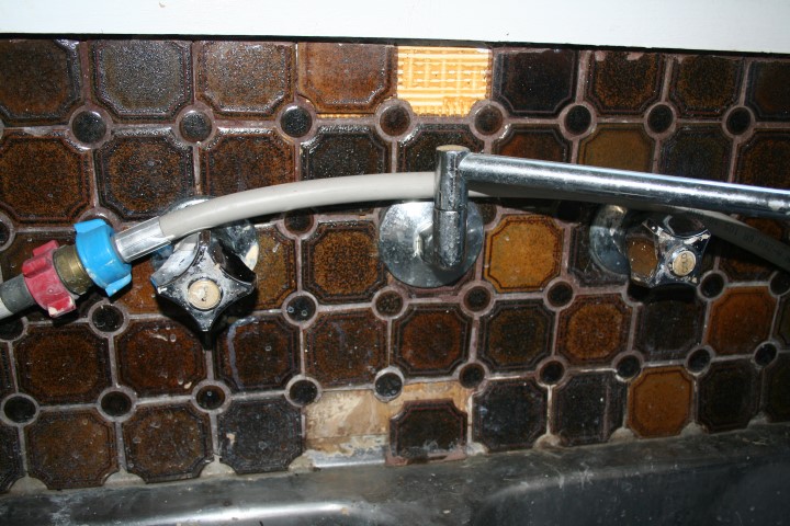 AC Wall behind tiles and in ACM in grout