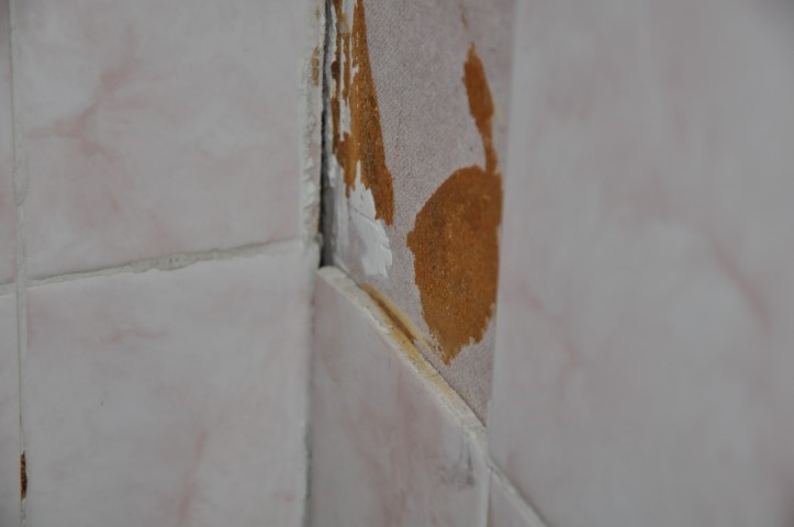 Asbestos Cement Sheeting Behind Ceramic Tiles With Adhesive
